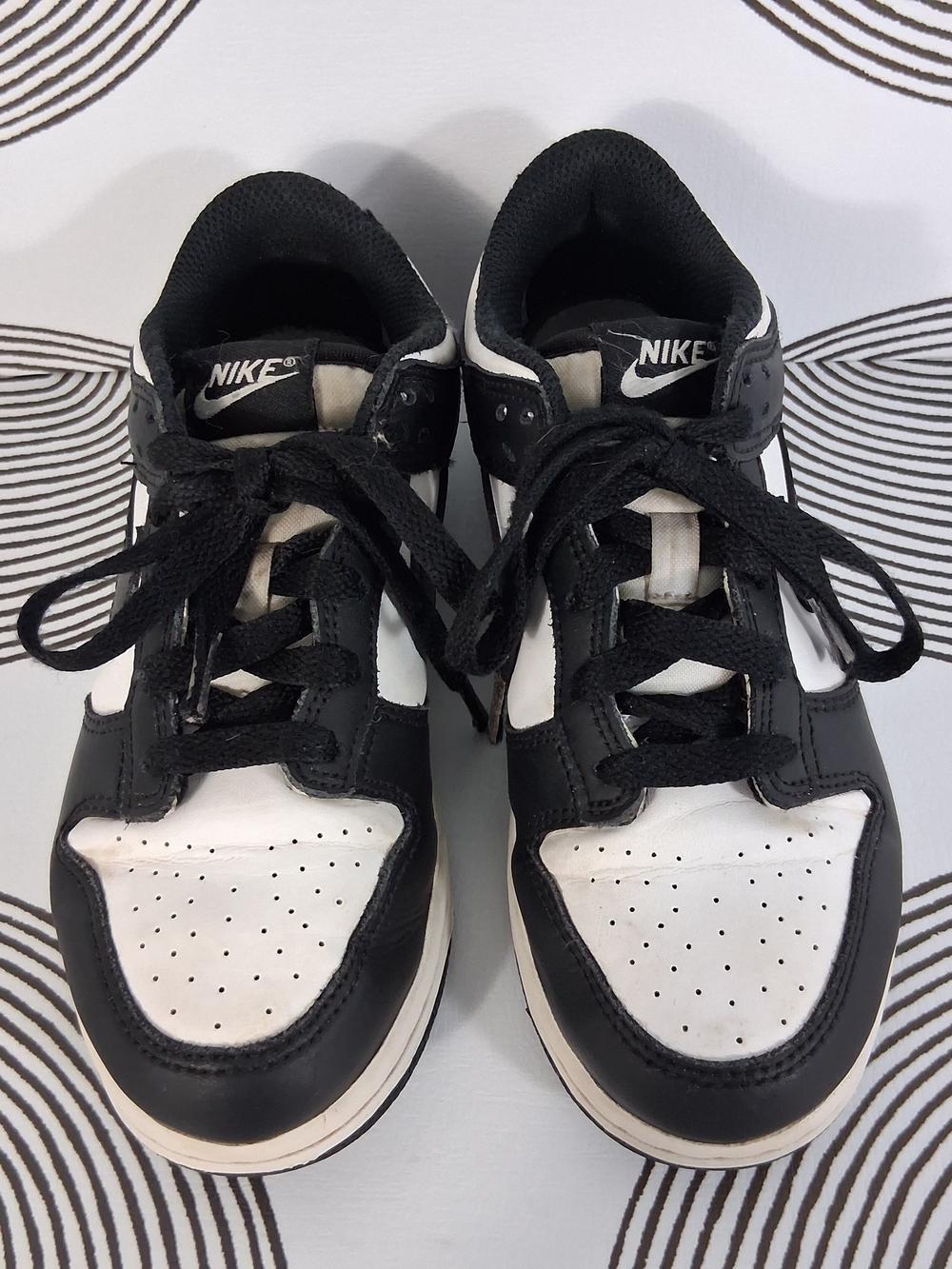 Nike Dunk Low Retro Youth 1.5 White/Black Panda Lace Up Sneakers (CW1588-100) - Picture 2 of 15